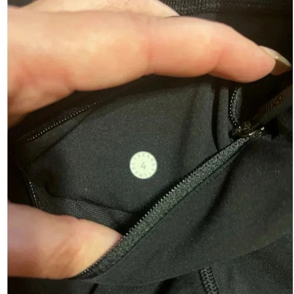 246 Lululemon black cropped leggings, size 4 - Picture 2 of 5